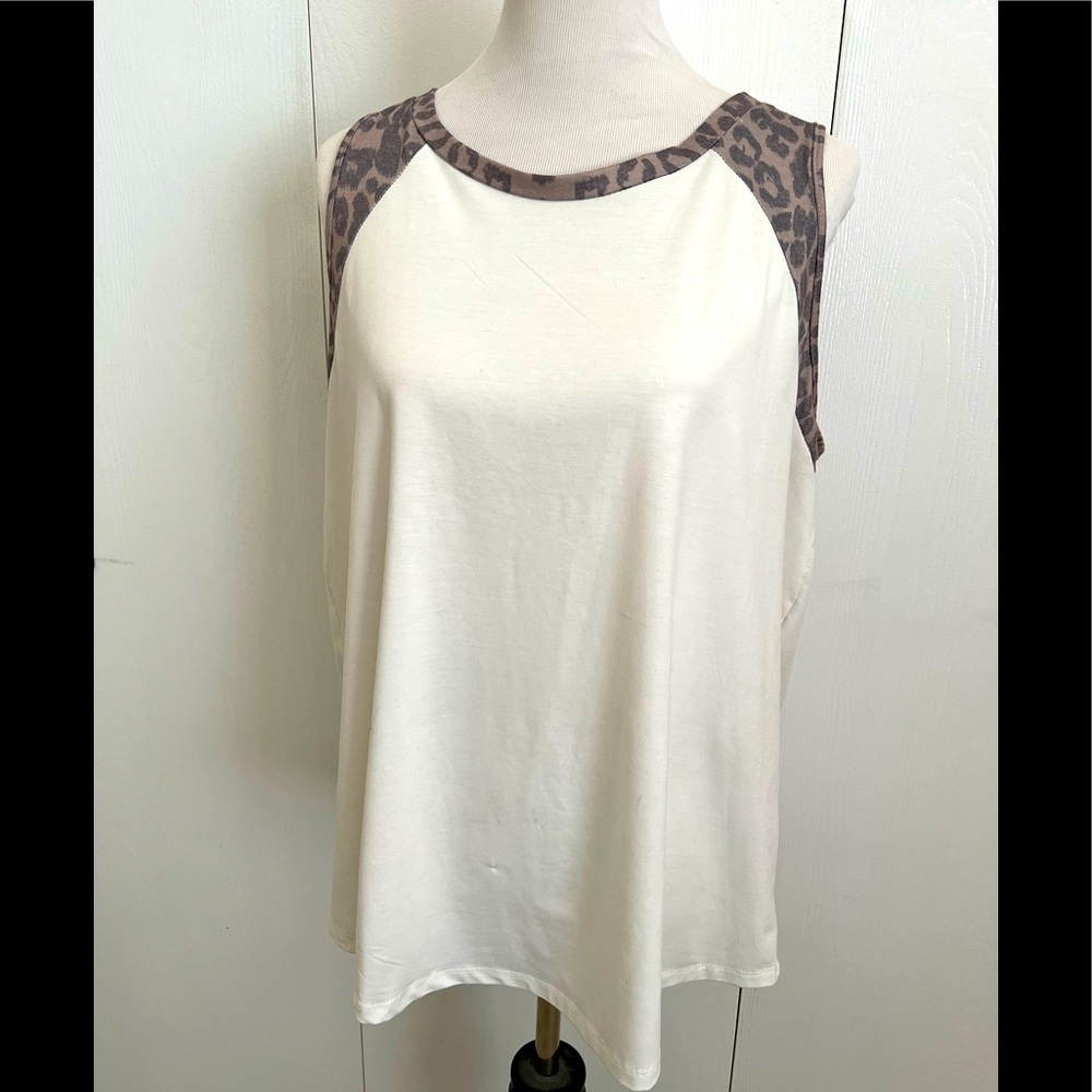 5 for $25 🛍️ item

Grace & Emma Leopard Print Tank